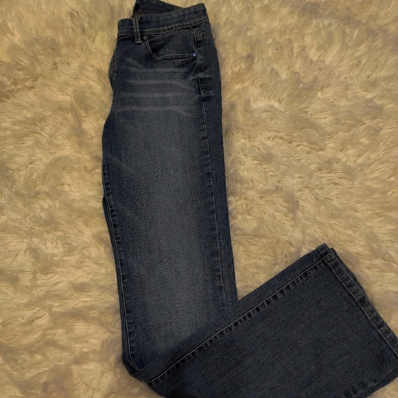 White House Black Market Medium Wash Jean Size 6 - Picture 1 of 3